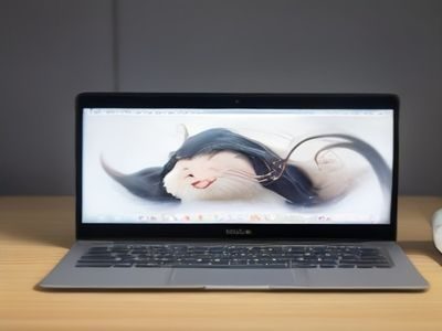 设计师在MacBook屏幕上使用Adobe Illustrator查看潘通色号色库，旁边放着Pantone实物色卡进行屏幕与实物的色彩差异对比，体现专业工作流程